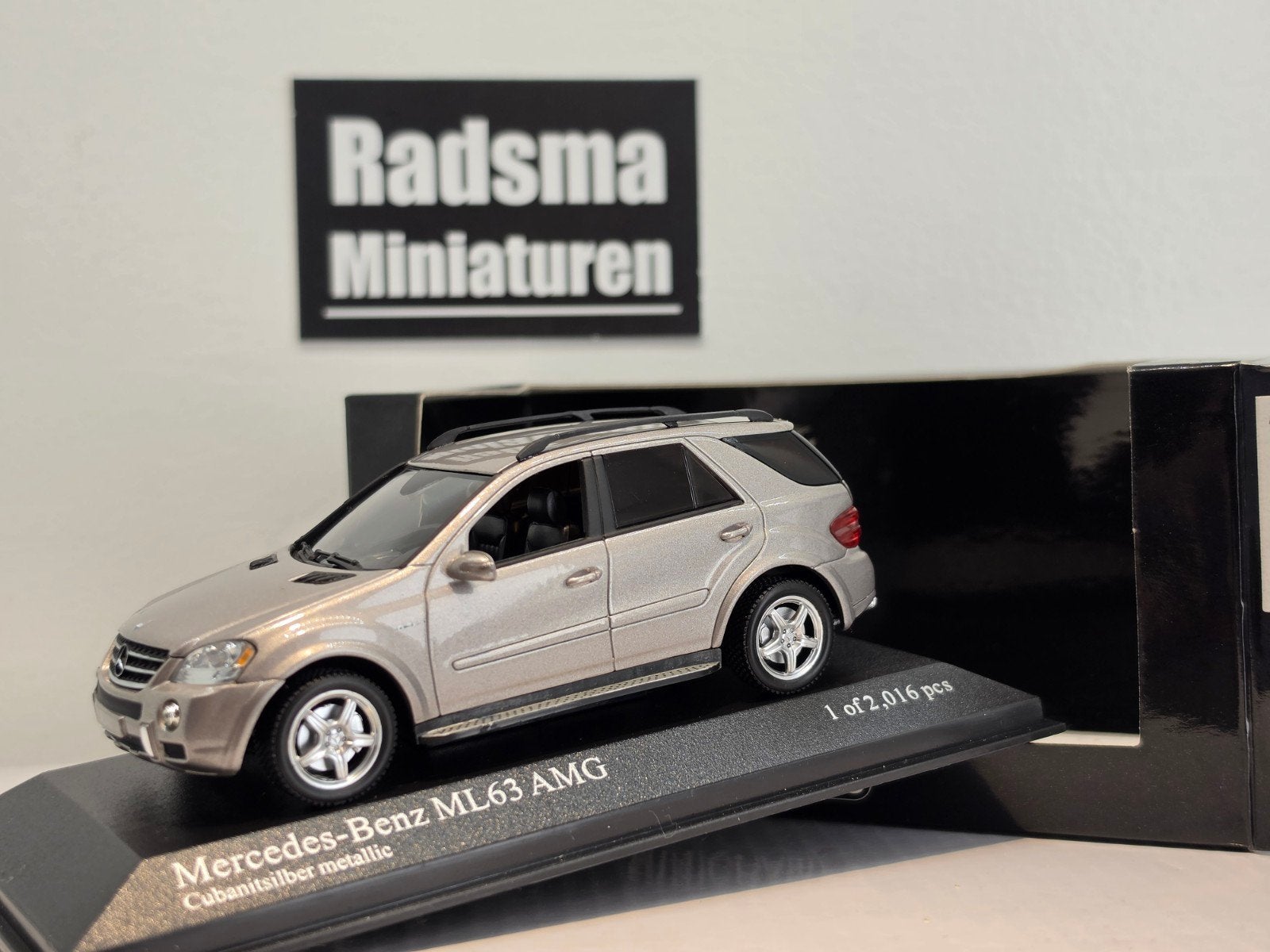 Mercedes-Benz ML63 AMG - Cubanitsilber - 1:43 Minichamps, Auto, Ophalen of Verzenden, Zo goed als nieuw, MiniChamps