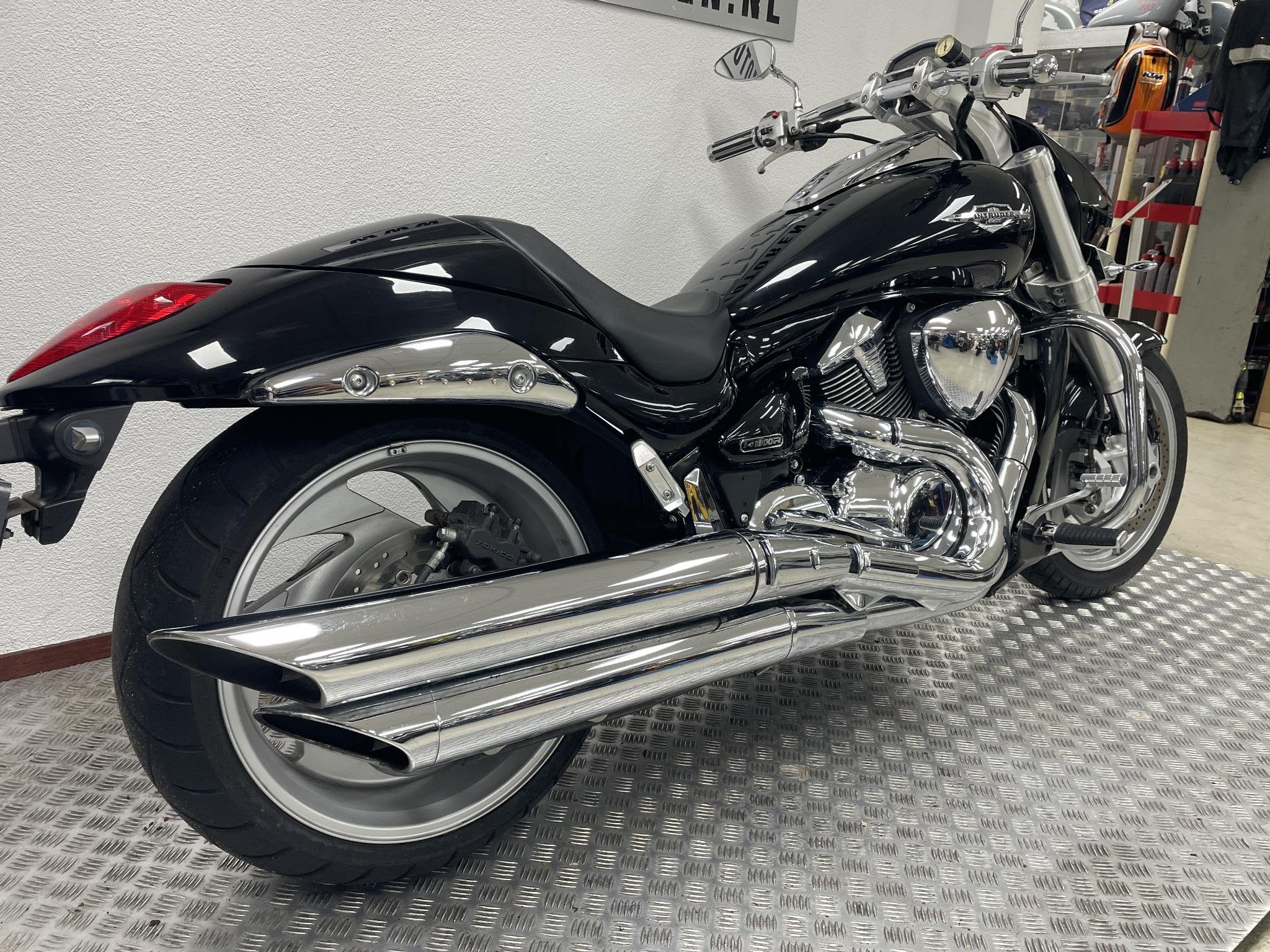 Suzuki M1800 M 1800 R VZR INTRUDER SPECIAL BLACK EDITION, Motoren, Chopper, Bedrijf, Meer dan 35 kW, Lange Dreef 12
4131 NH  Vianen, NL