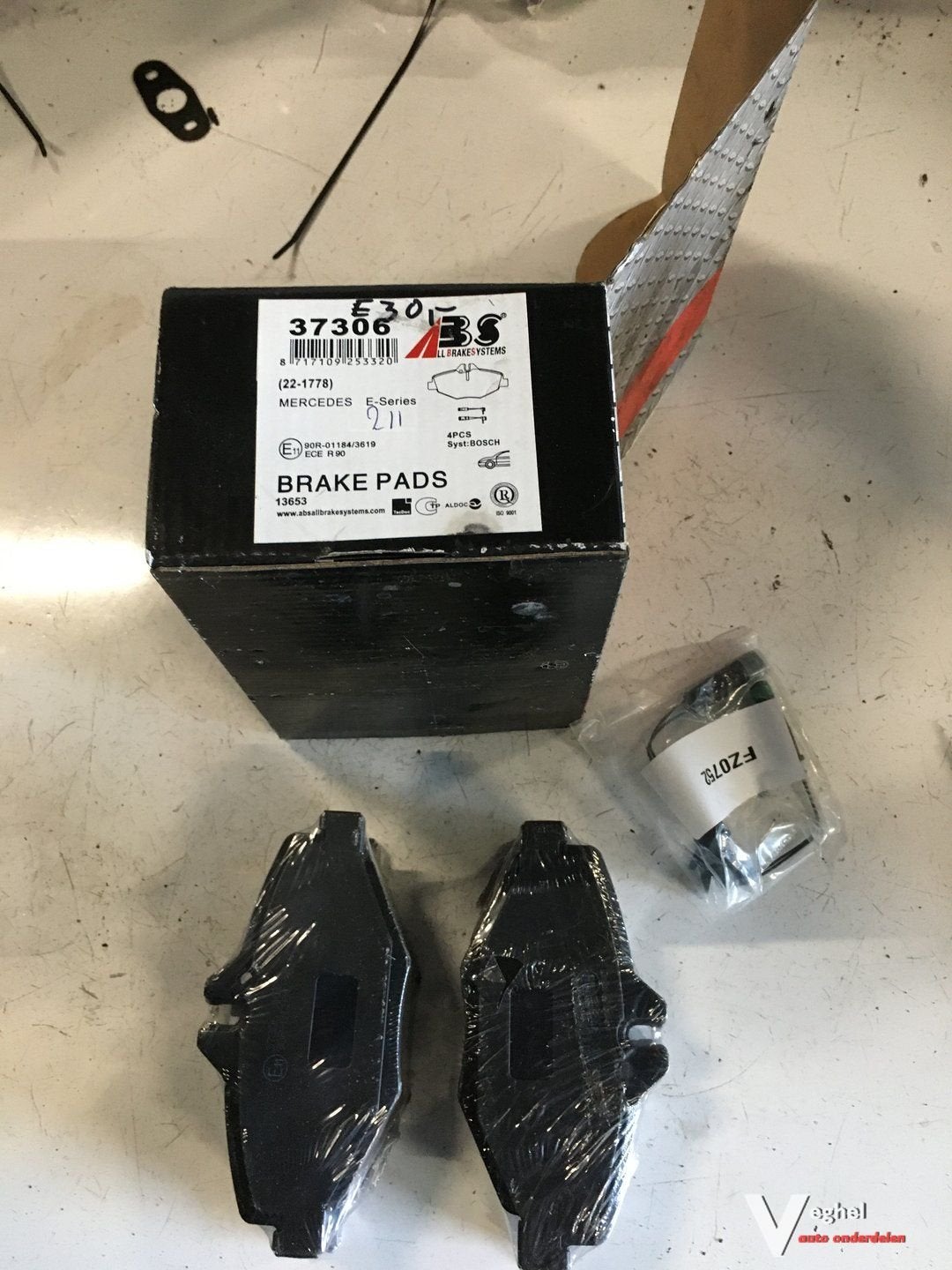 Mercedes w211 E klasse Remblokken Voor  set nieuw, Auto-onderdelen, Gebruikt, -, -, Ophalen of Verzenden