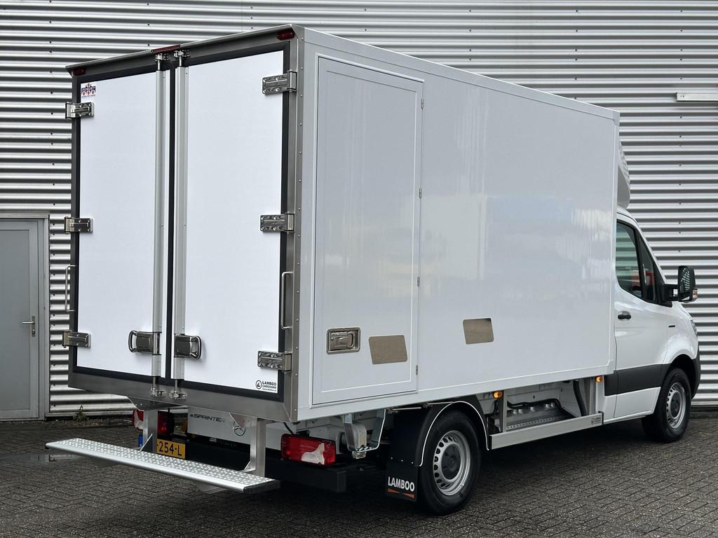Mercedes-Benz eSprinter 81kWh Geisoleerde Bakwagen 4250kg GV, Auto's, Bestelauto's, Automaat, 81 kWh, Achterwielaandrijving, Zwart
