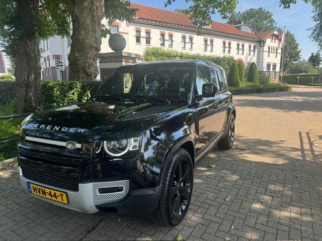 Land Rover Defender 110 P300 S 2.0 PHEV AWD Santorini black, Auto's, Automaat, Dealer onderhouden, Stof, 3000 kg