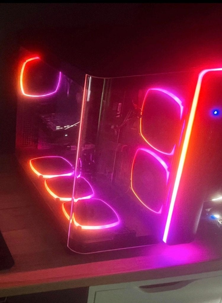 Pc kast Montech met verlichting, Computers en Software, Computerbehuizingen, Ophalen of Verzenden, Zo goed als nieuw