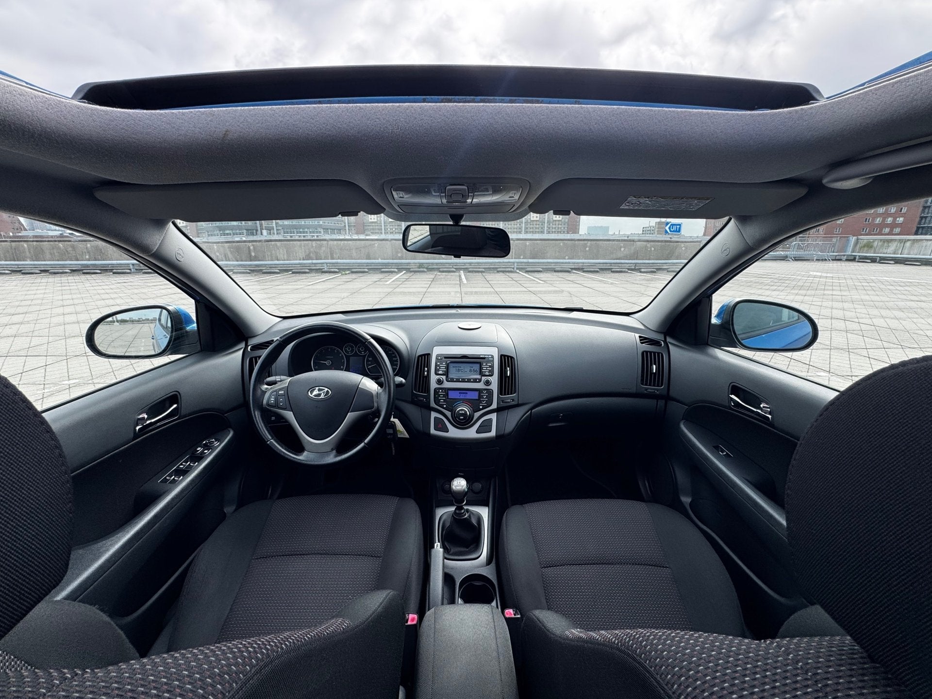 Hyundai I30 1.4i Blue Dynamic CLIMA SCHUIFDAK TREKHAAK NAP, Voorwielaandrijving, Dealer onderhouden, Stof, Gebruikt
