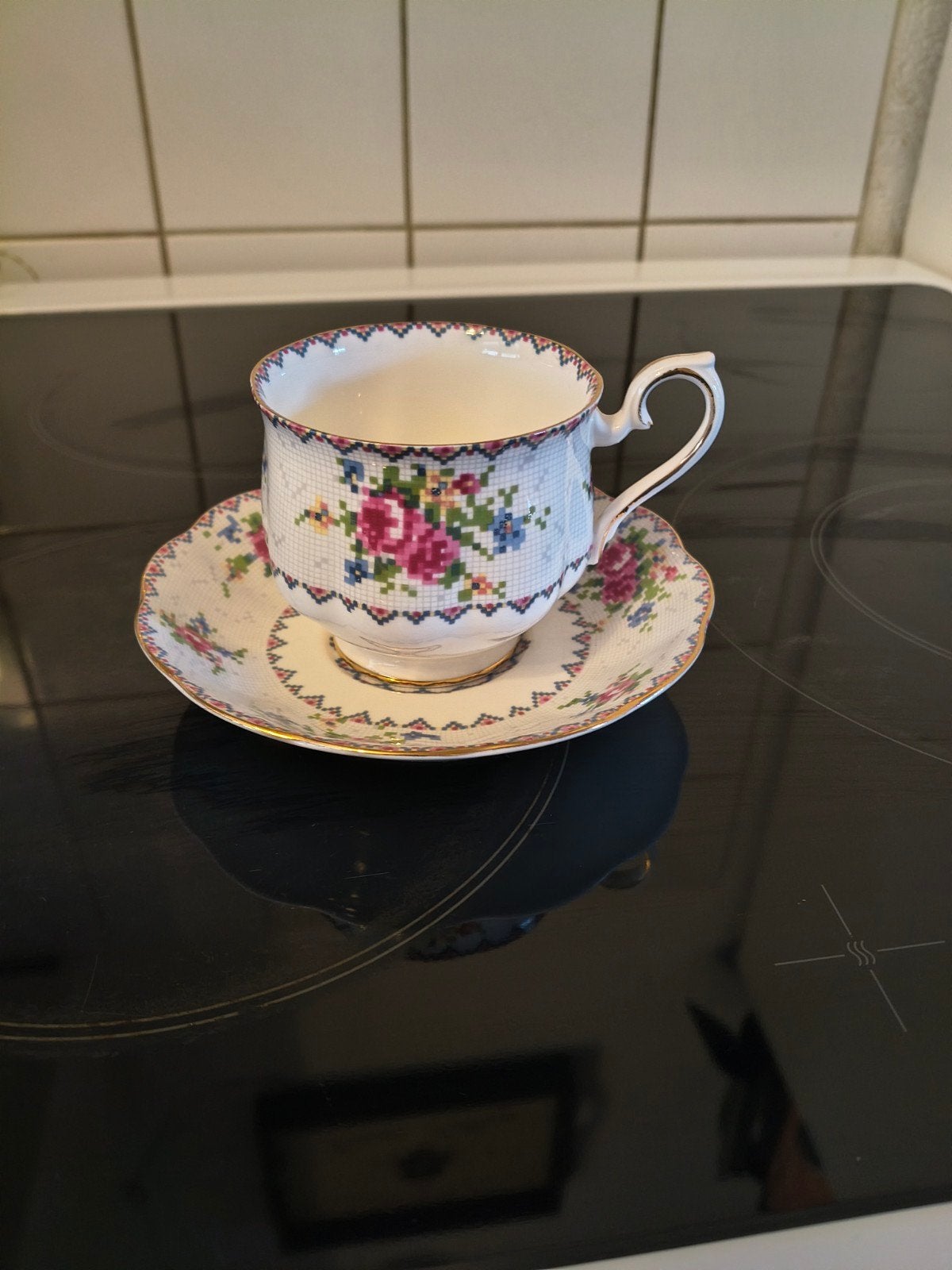 Royal Albert Petit Point China Kop en Schotel, Ophalen of Verzenden