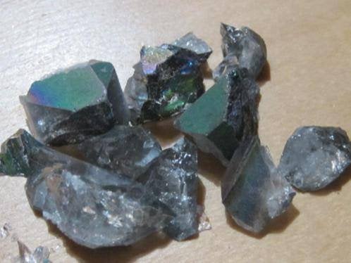 min. 3x ruwe REGENBOOG AURA kristal (8) slijpresten, Verzenden, Mineraal