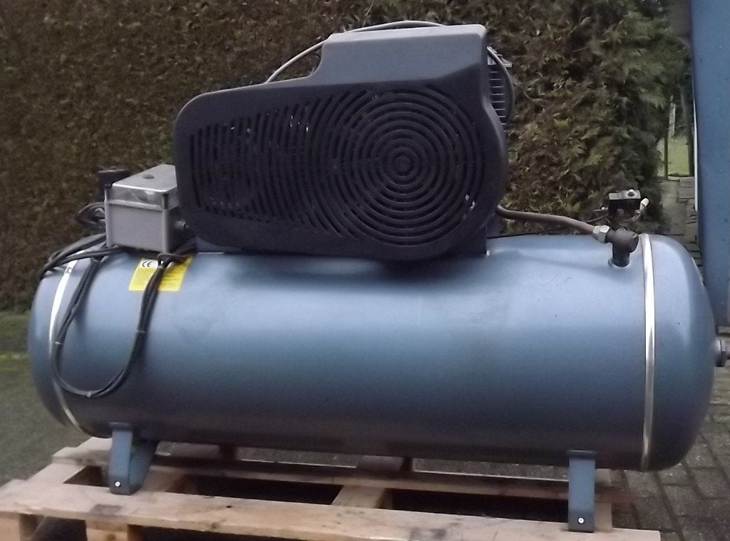 Compressor, Zware compressor., Ophalen, 400 tot 800 liter/min, Zo goed als nieuw, 6 tot 10 bar