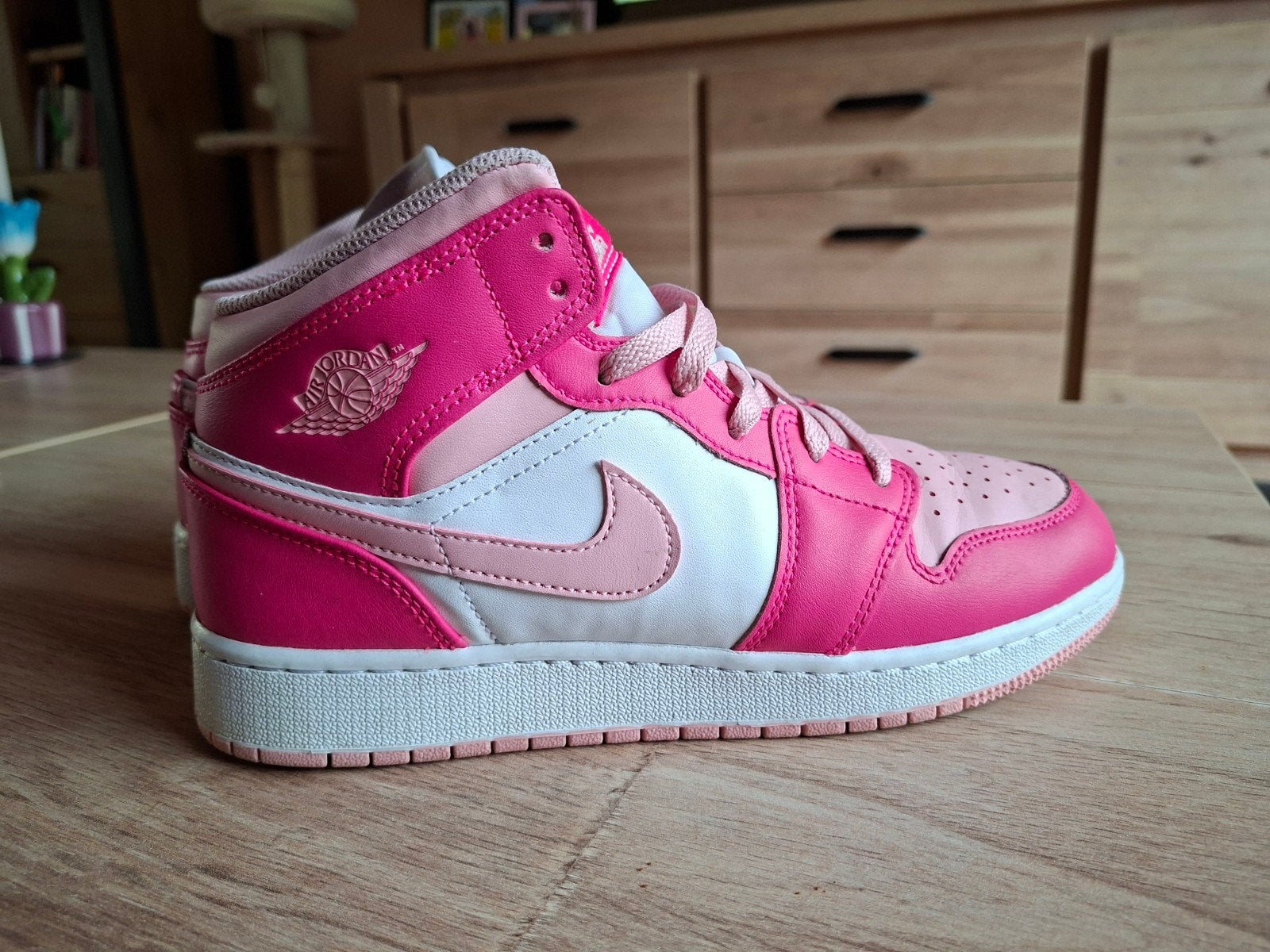 Nike Air Jordan 1 Mid Roze Sneakers - Maat 39, Kleding | Dames, Schoenen, Nike Air Jordan, Ophalen of Verzenden, Roze, Sneakers of Gympen