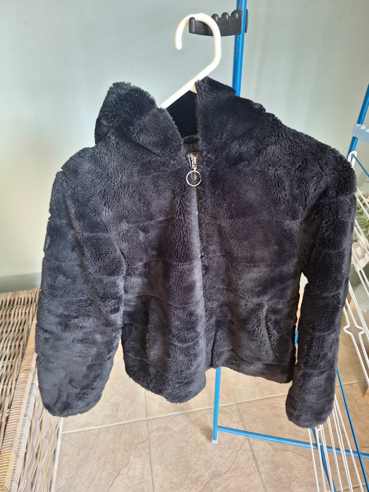 CoolCat Zwarte Faux Fur / Teddy Jas met Capuchon – Maat 146/, Meisje, Coolcat, Ophalen of Verzenden, Zo goed als nieuw