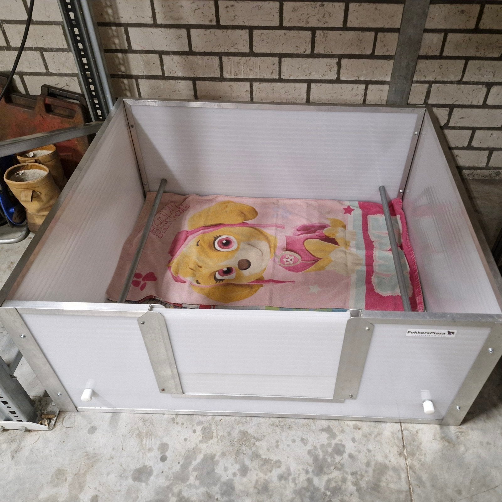 Zeer nette polycarbonaat werpkist, Dieren en Toebehoren, Ophalen, Zo goed als nieuw