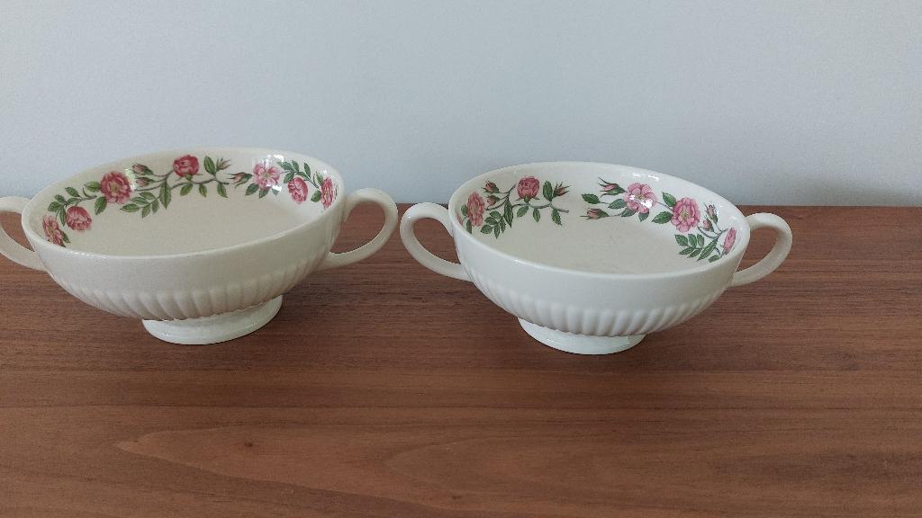 Wedgwood Rosalind soepkom, Huis en Inrichting, Keuken | Servies, Ophalen, Zo goed als nieuw, Kom(men), Wedgwood