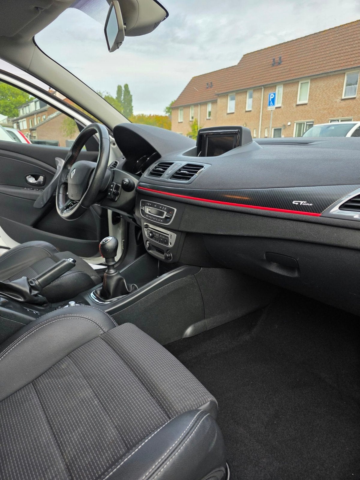 Foto 11 van Renault Mégane 1.5 DCI 81KW Estate 2012 Wit