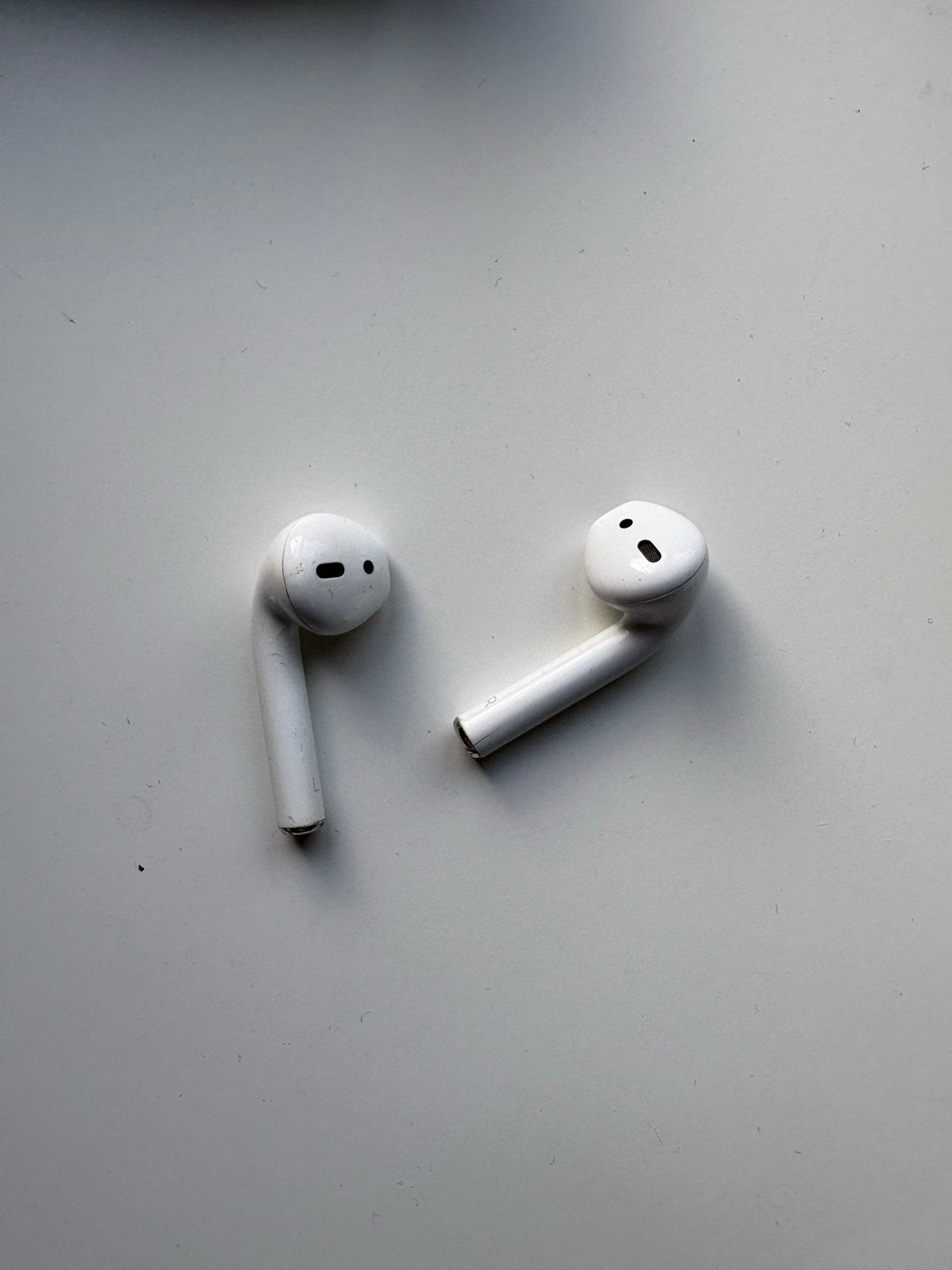 Foto 7 van Apple AirPods met oplaadcase (MV7N2ZM/A) - Geluidsprobleem