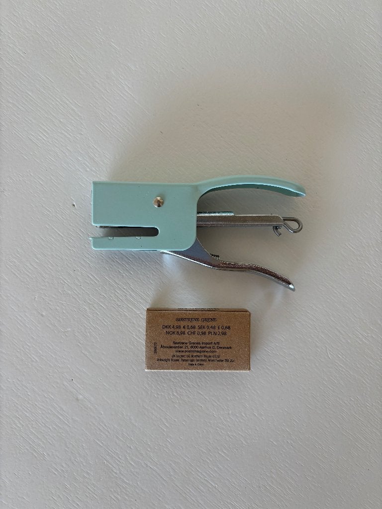 Nietmachine inclusief nietjes, Diversen, Bureau-accessoires, Zo goed als nieuw, Ophalen of Verzenden