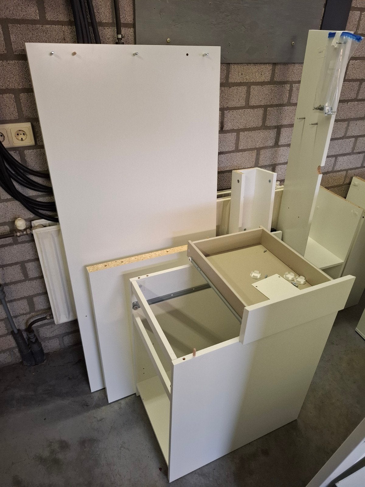 IKEA MALM Bureau wit, 140x65 cm, Ophalen, Demontabel, Spaanplaat of MDF, Zo goed als nieuw
