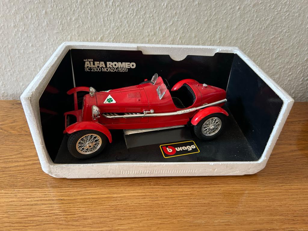 Burago Alfa Romeo 8C 2300 Monza (1931) - Verpakking beschadi, Ophalen of Verzenden, Gebruikt