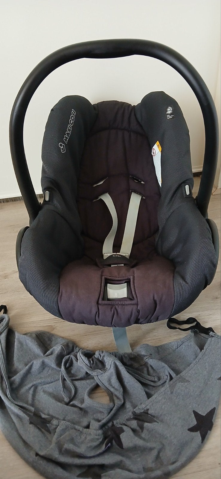 Maxi cosi met zonnedoek/ afdek hoesje., Ophalen, Autogordel of Isofix, Zo goed als nieuw, 0 t/m 13 kg