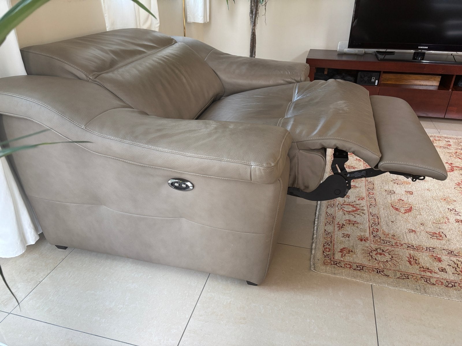 Leren relaxfauteuil met elektrische verstelling, Ophalen, Gebruikt, 100 tot 125 cm, 300 cm of meer