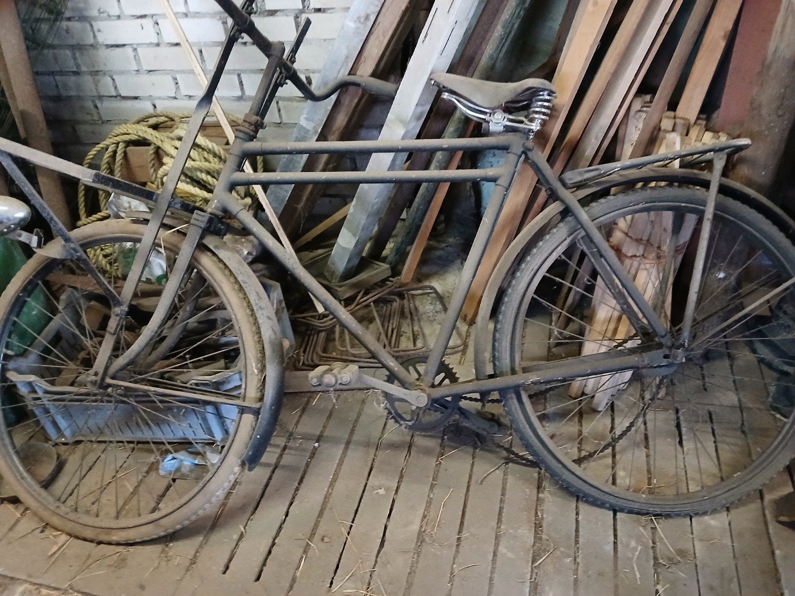 schuurvonds antieke transportfiets, Ophalen
