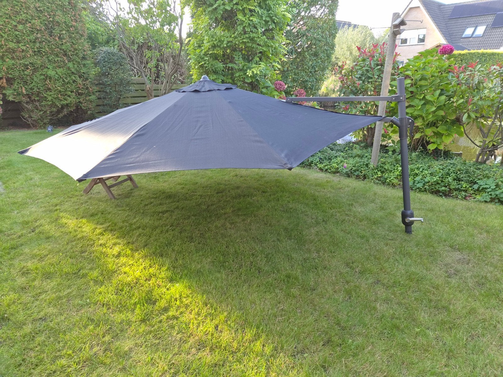 Muurparasol voor balkon of tuin, Tuin en Terras, Ophalen, Gebruikt, 2 tot 3 meter, Muurparasol