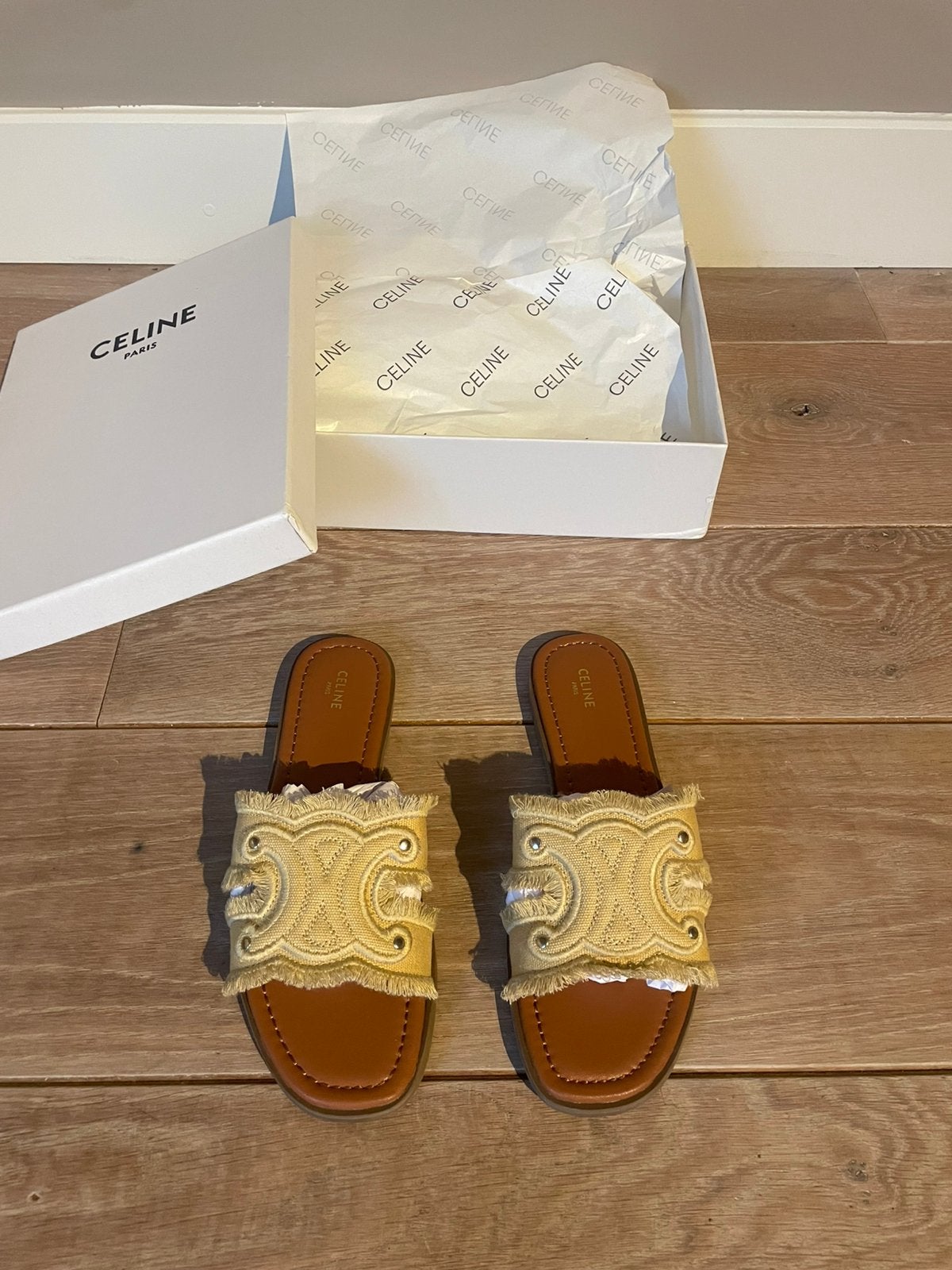 Celine slippers (maat 39), Slippers, Overige kleuren, Nieuw, Ophalen of Verzenden