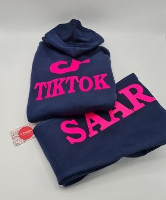 Tiktok joggingpakken met je eigen naam in maat 170, Kinderen en Baby's, Kinderkleding | Maat 170, Ophalen of Verzenden, Nieuw