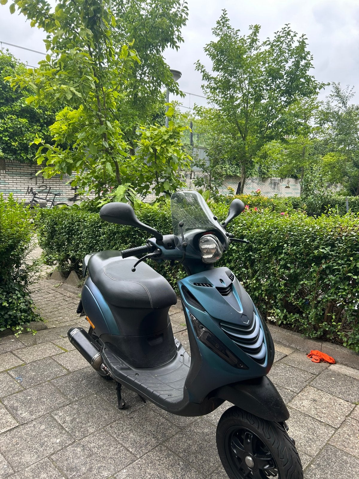Zip 125cc leader met akra, Ophalen of Verzenden, Zo goed als nieuw