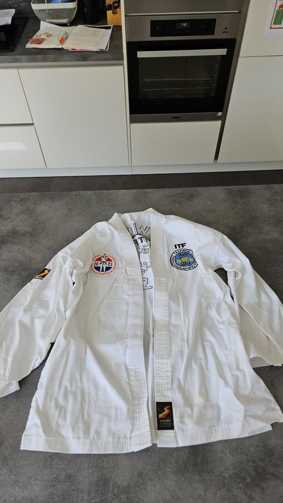 Taekwondo pak voor kinderen, Maat XS of kleiner, Ophalen of Verzenden, Zo goed als nieuw, Taekwondo