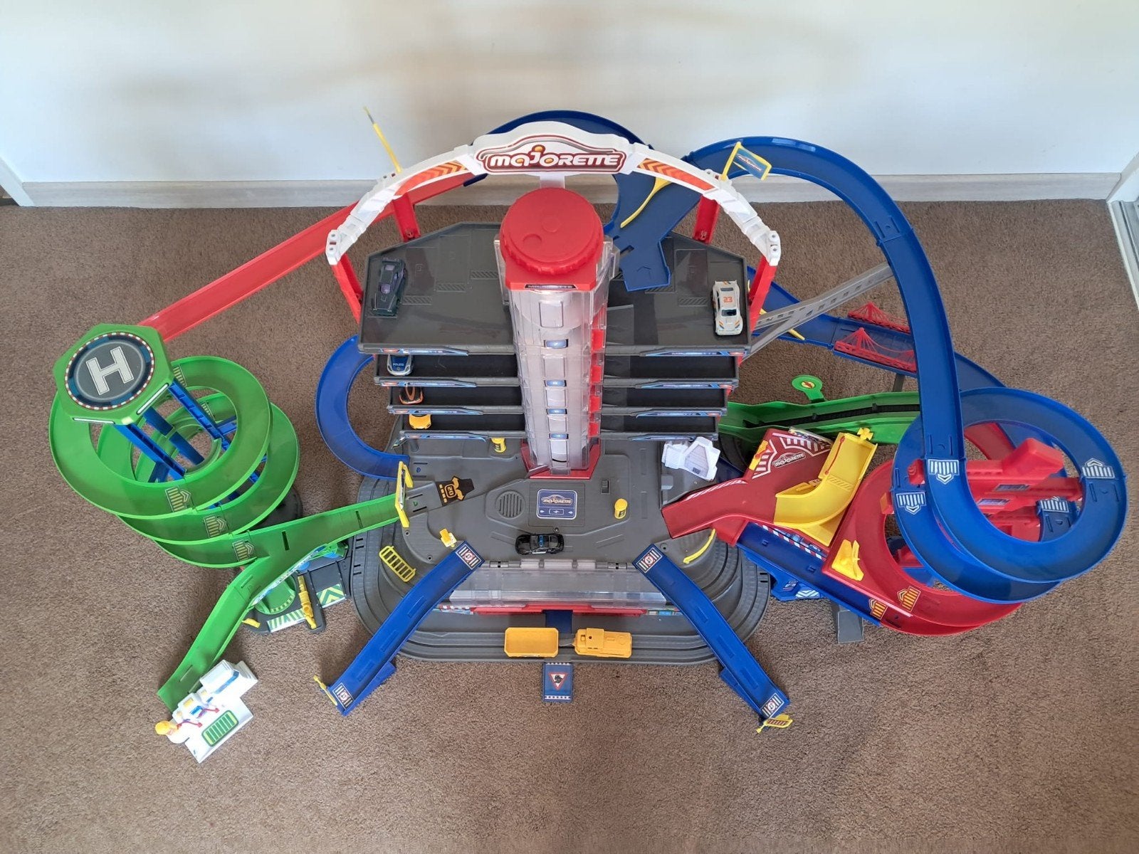 Majorette Garage met Racebaan en Doos - Zo goed als nieuw, Kinderen en Baby's, Racebaan, Zo goed als nieuw, Handmatig, Ophalen
