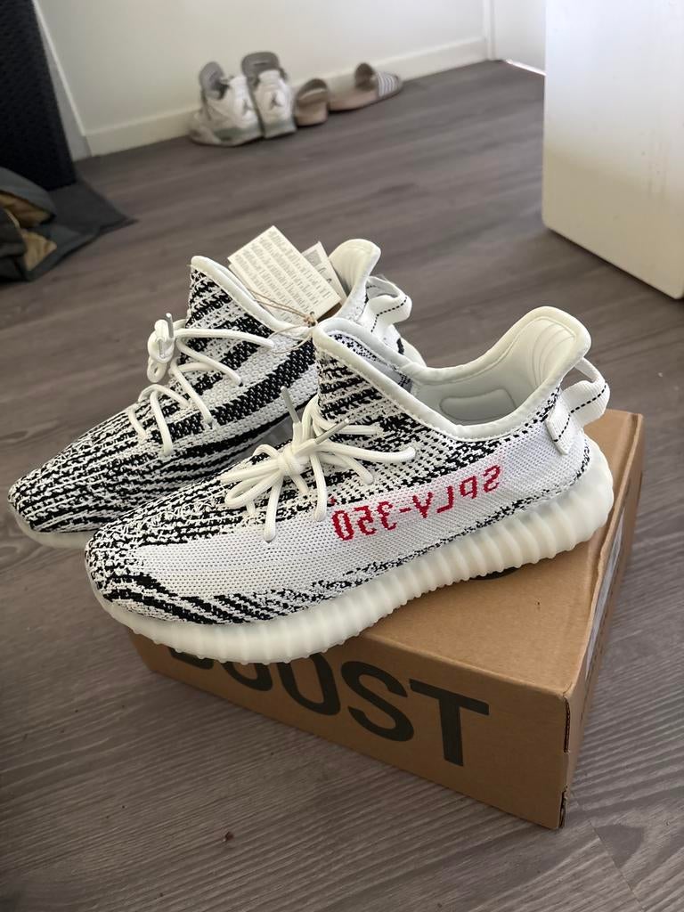Adidas Yeezy Boost 350 V2 “Zebra, Ophalen of Verzenden, Zo goed als nieuw, Wit