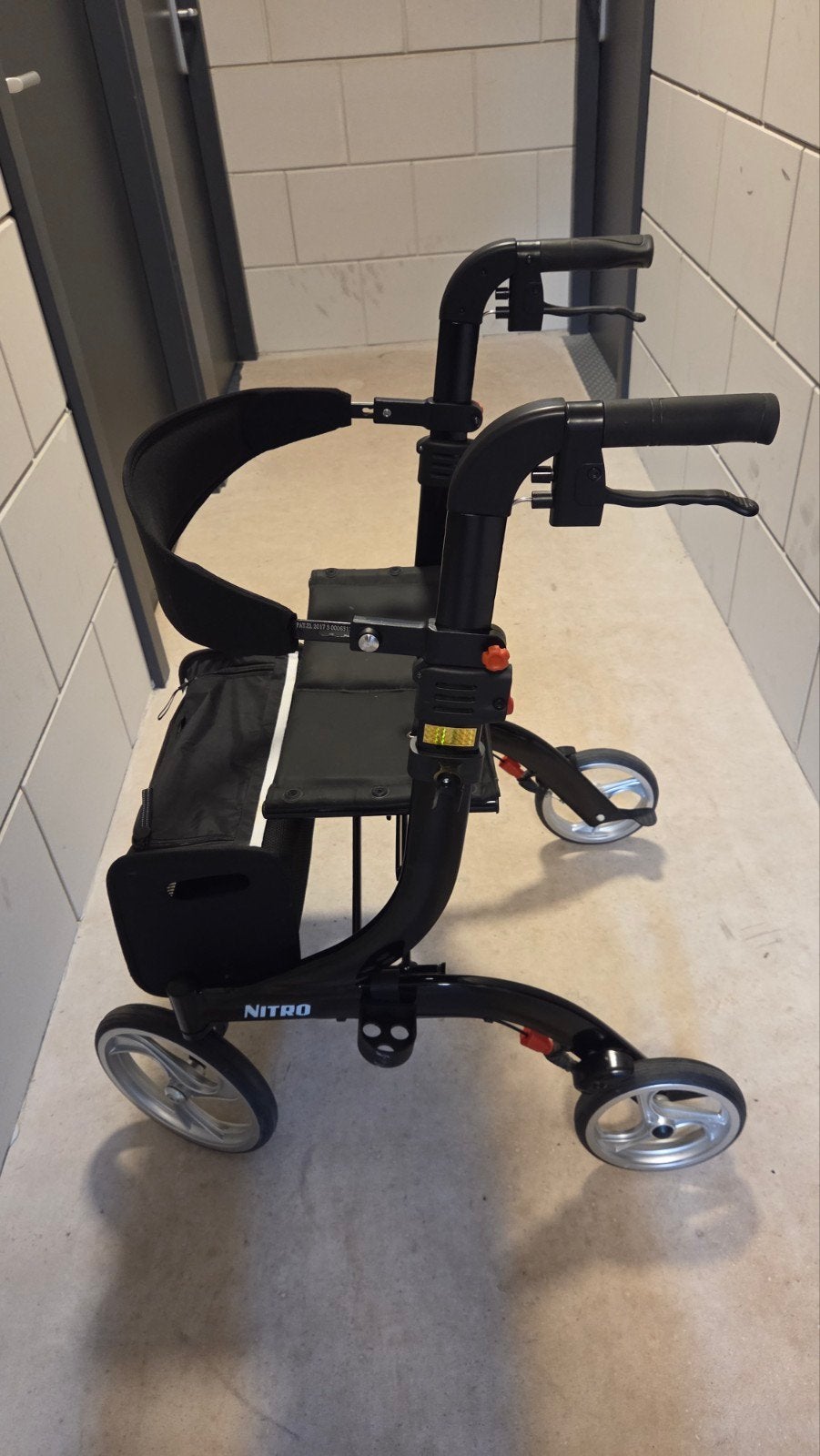 Rollator Nitro M, Diversen, Ophalen, Opvouwbaar, Zo goed als nieuw