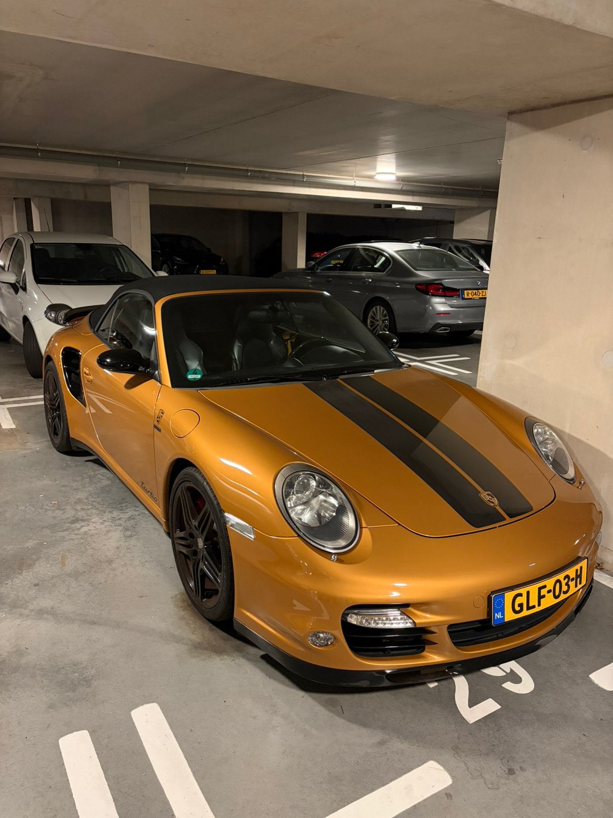 Porsche 911 Turbo Cabrio 2009 - Opvallende goude uitvoering, Auto's, Porsche, Cabriolet, 4 stoelen, Geel, Bedrijf