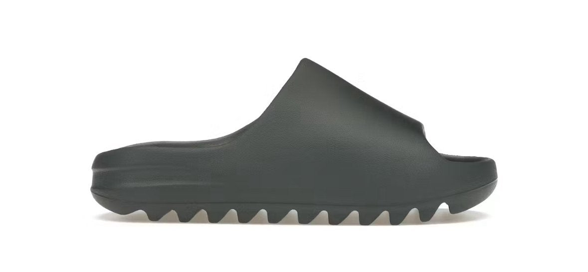 Yeezy Slide Granite 43, Ophalen of Verzenden, Nieuw
