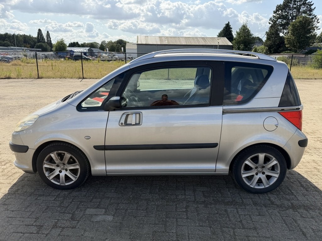 Peugeot 1007 1.4 Gentry| GRIJS| 167DKM NAP| CLIMA| CRUISE| L, Voorwielaandrijving, Stof, 4 cilinders, 4 stoelen