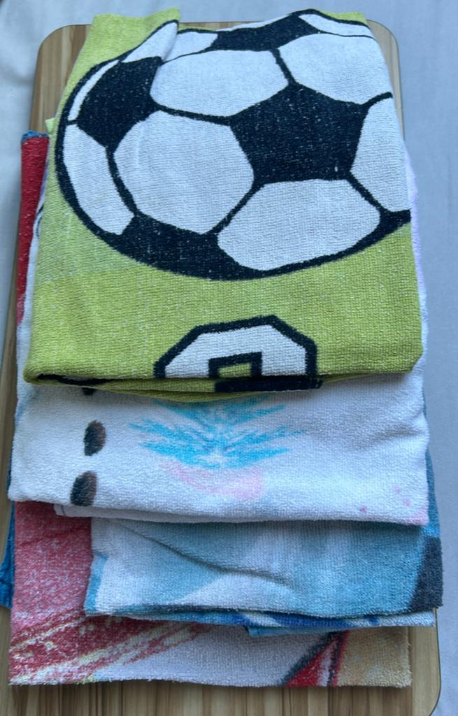 4 kinder handdoeken, Ophalen of Verzenden, Gebruikt, Handdoek