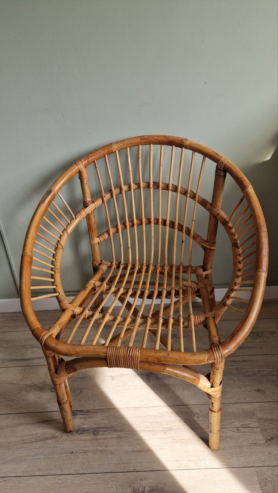 Vintage rotan kinderstoel 70cm breed, met schapenvacht kusse, Ophalen of Verzenden
