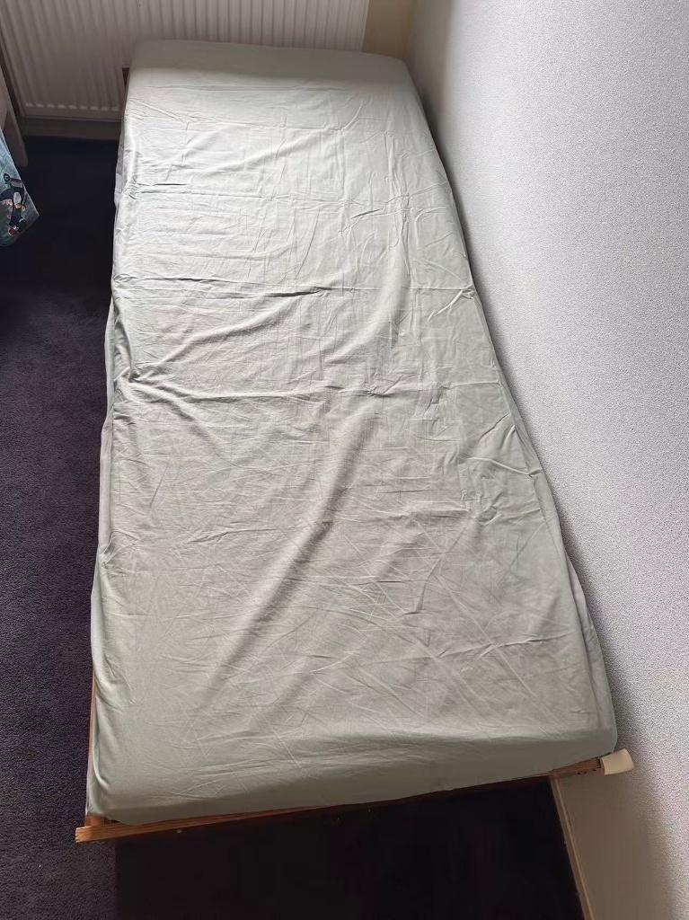 Houten eenpersoonsbed (80x200cm) incl. matras – goede staat, Ophalen, Gebruikt, Eenpersoons, Bruin