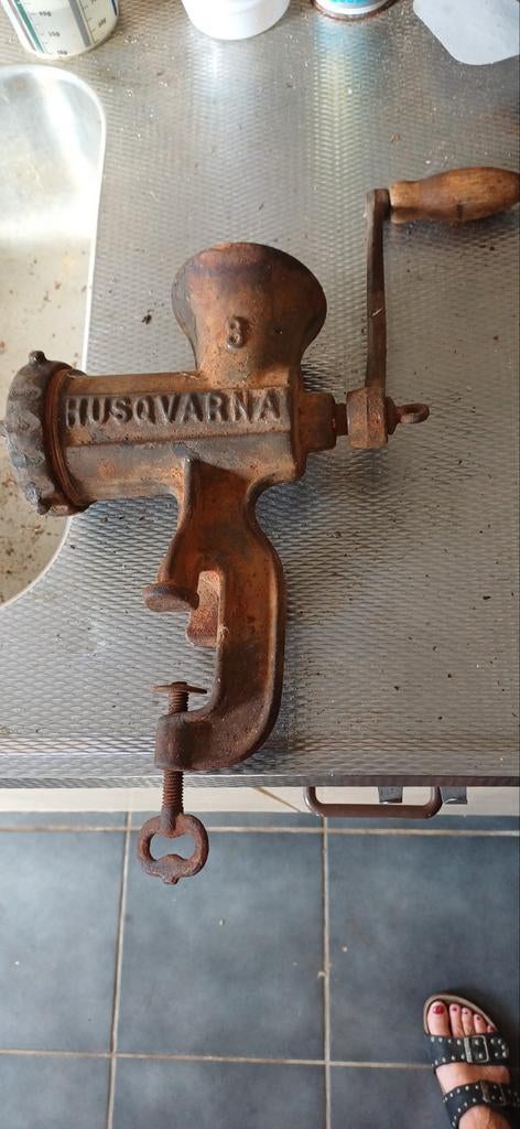 Antieke Husqvarna Vleesmolen - Decoratief en Robuust, Ophalen