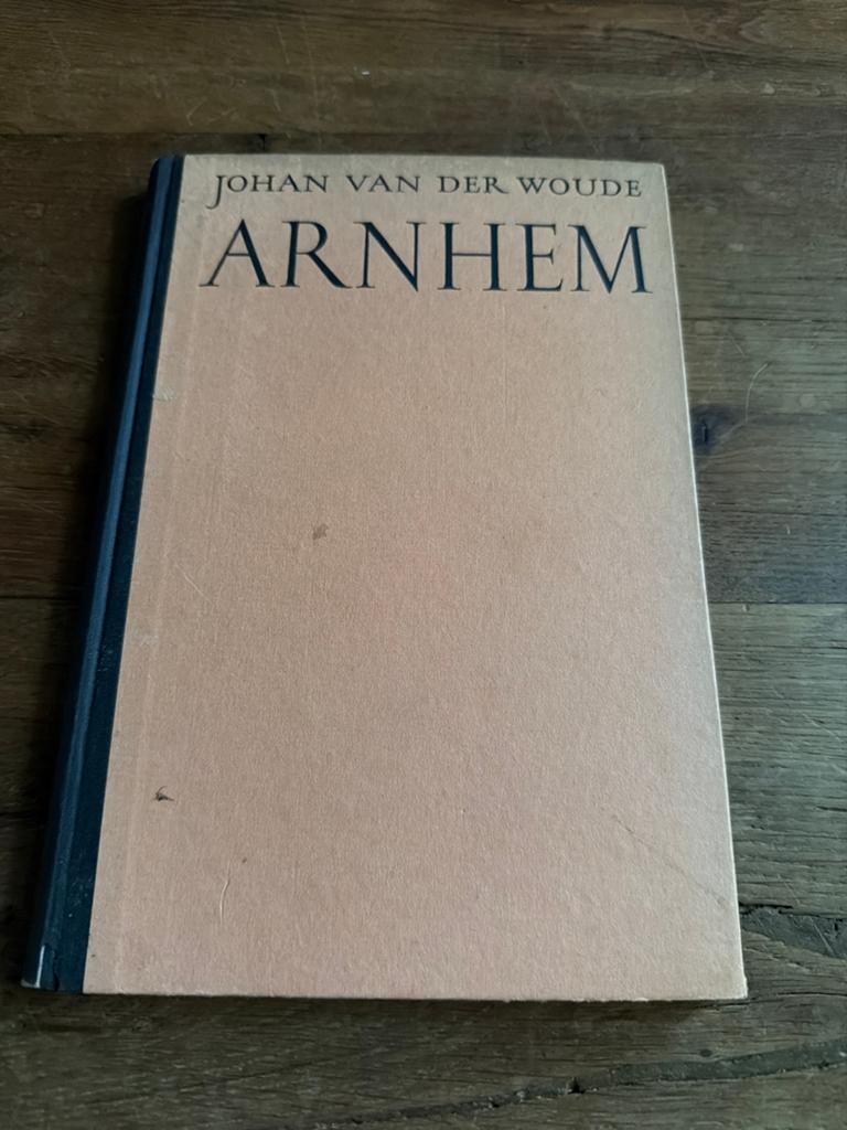 Arnhem Betwiste Stad - Johan van der Woude (1945), Ophalen of Verzenden, 20e eeuw of later, Gelezen