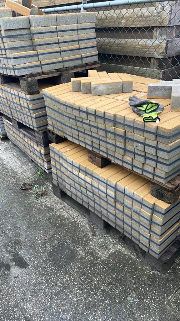 Nieuwe dikformaat met slijtlaag 20m2, Ophalen, Zo goed als nieuw, Beton, Klinkers