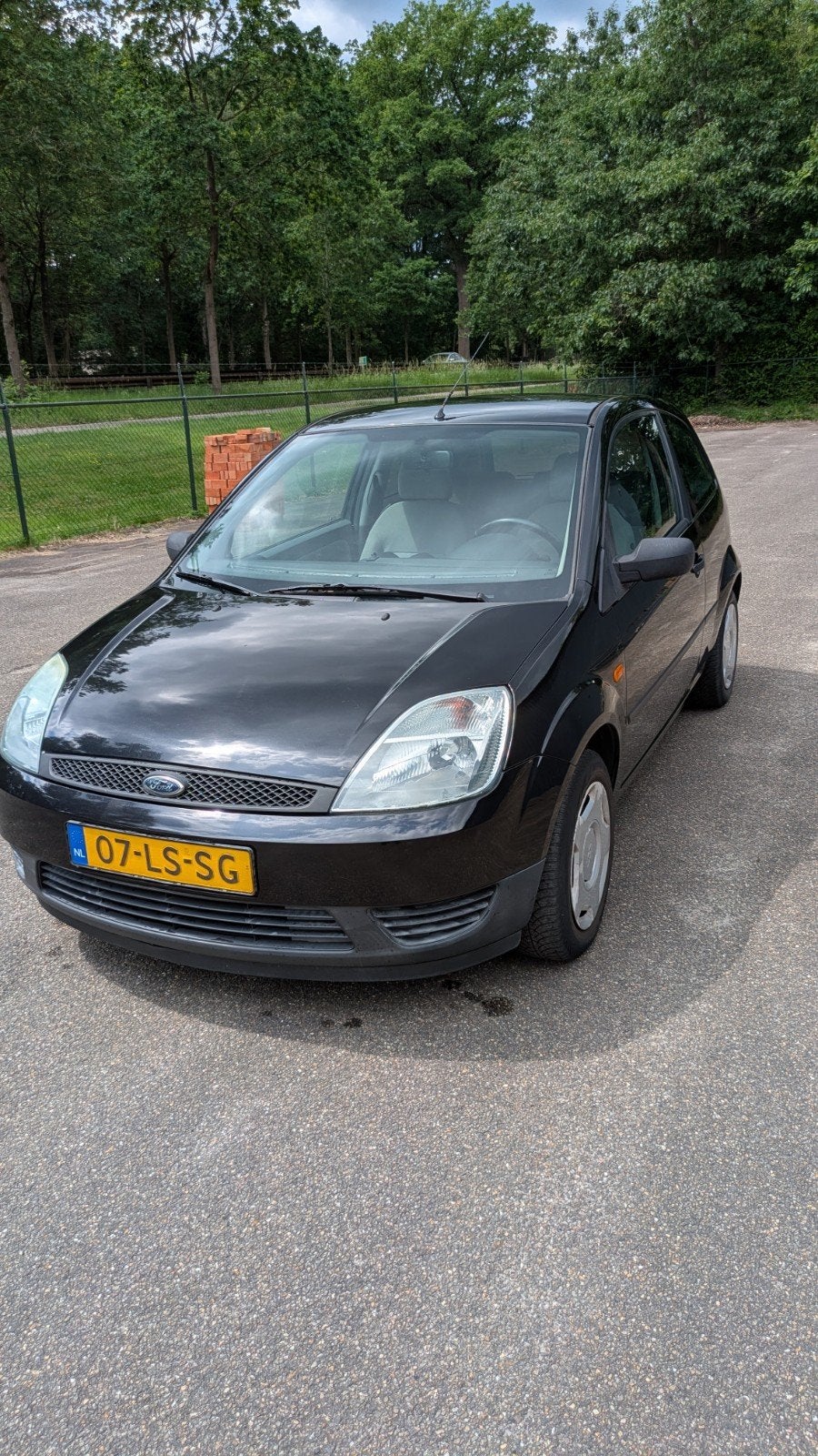 Ford Fiësta 1.25 16V 3DR 2003 Zwart apk tot 14 september 202, Voorwielaandrijving, Stof, 40 €/maand, 1242 cc