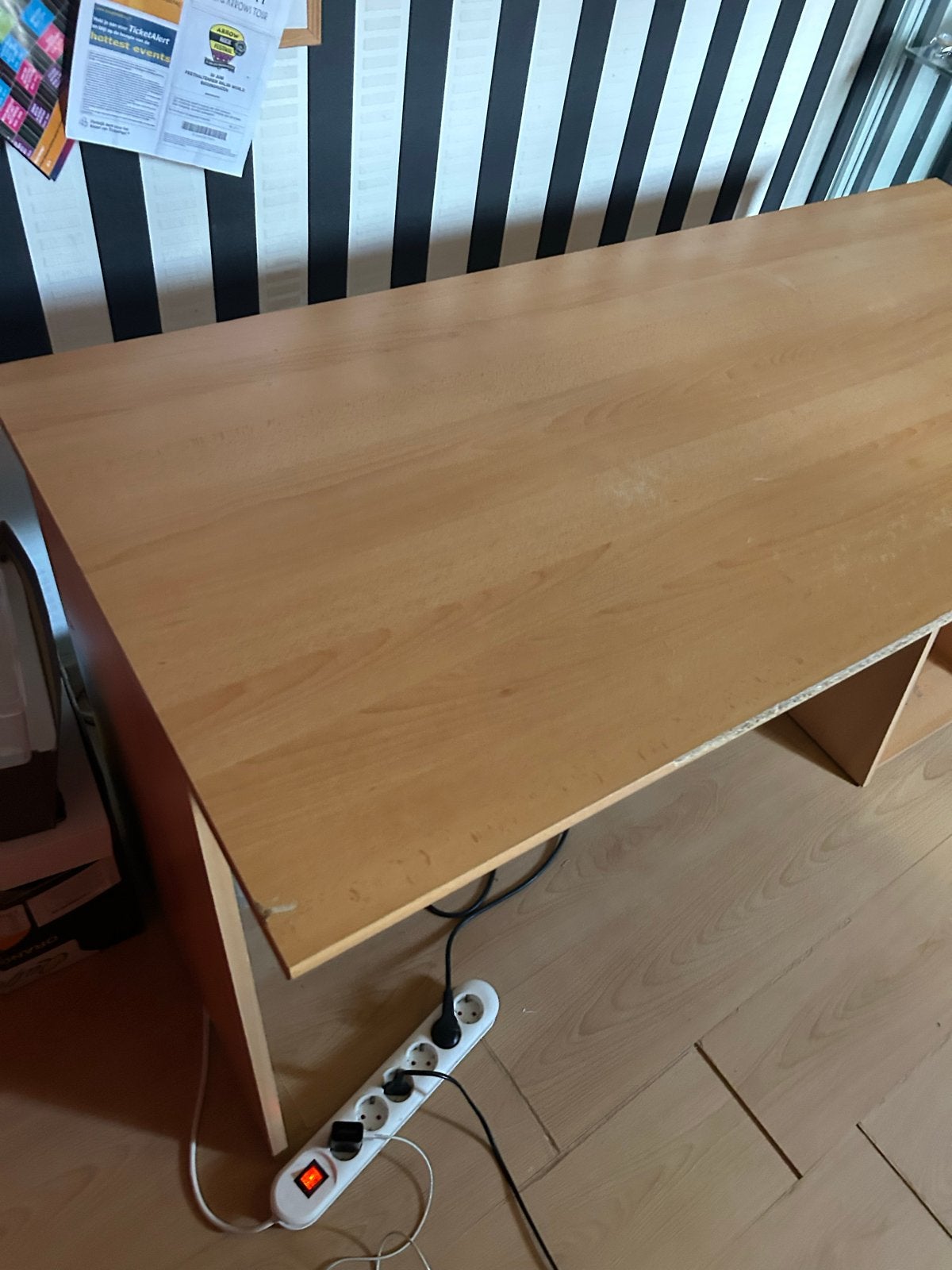 Oud bureau gratis af te halen, Ophalen, Gebruikt, Hout, Overige typen
