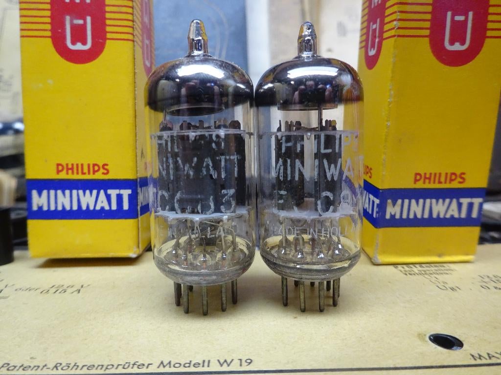 matched paartje ECC83 van philips miniwatt , NOS . 12AX7 ., Ophalen of Verzenden, Versterker