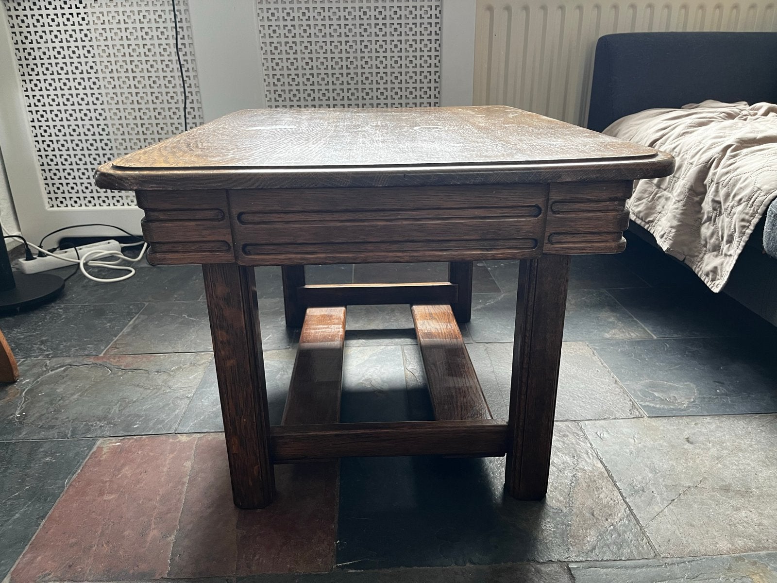 Robuuste houten salontafel met lade, Antiek en Kunst, Ophalen