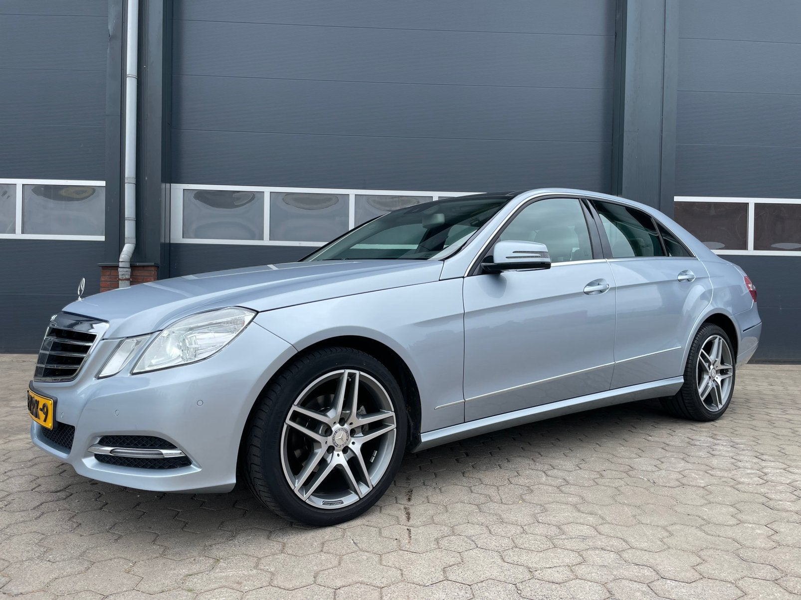 Mercedes-Benz E-Klasse E200 CGI BE Aut7 2013 Grijs, 1800 kg, 4 cilinders, 1796 cc, Automatische klimaatregeling
