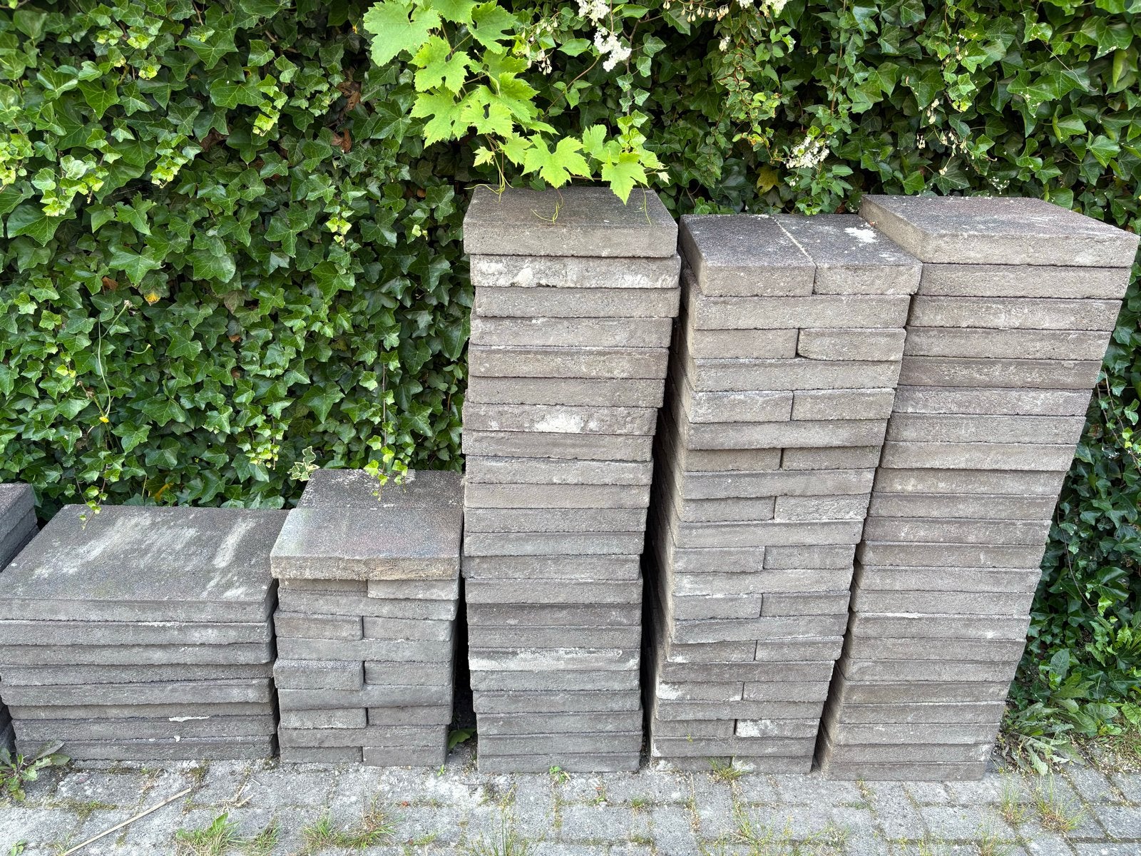 Gebruikte oprit/terrastegels, 40 m², Tuin en Terras, Tegels en Klinkers, Ophalen, Gebruikt, 10 m² of meer, Beton