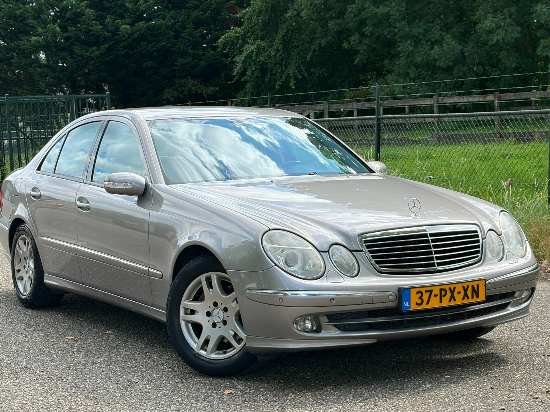 Mercedes-Benz E-klasse 240 Avantgarde /Xenon/NAP/Automaat/Tr, Auto's, Automaat, Achterwielaandrijving, Gebruikt, 2597 cc