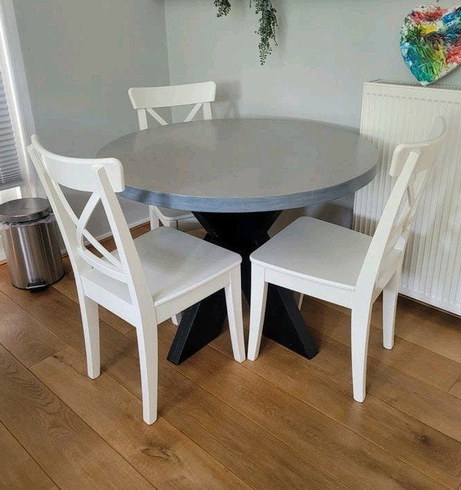Ronde eettafel + 3 stoelen Hallum Friesland, Ophalen, Gebruikt, Rond, Drie personen