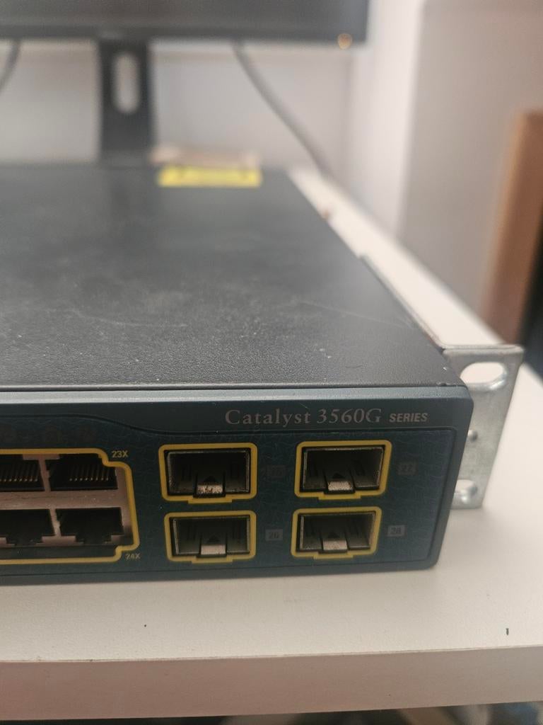 Cisco 3560g 24 poorts gigabit managed switch, Computers en Software, Netwerk switches, Ophalen, Gebruikt