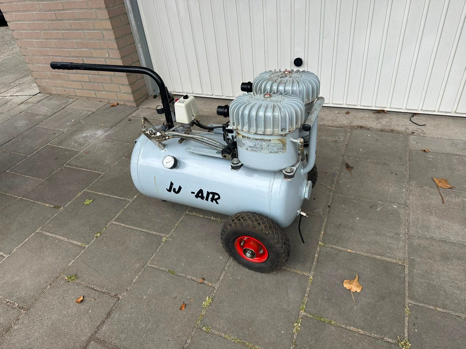 JUN AIR stille compressor, Doe-het-zelf en Verbouw, Compressors, Gebruikt, 10 bar of meer, Ophalen of Verzenden, Minder dan 200 liter/min