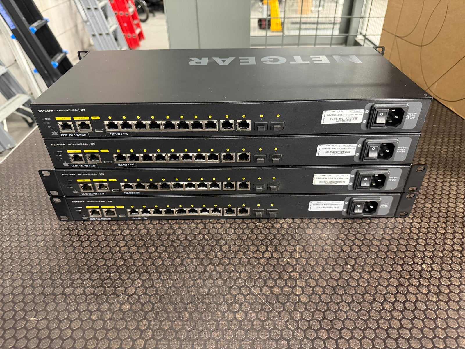 Netgear - AV Switch - M4250-10G2F-PoE+ (GSM4212P), Louis Braillelaan 80 (8e verdieping) 2719 EK Zoetermeer, Netgear, Ophalen of Verzenden